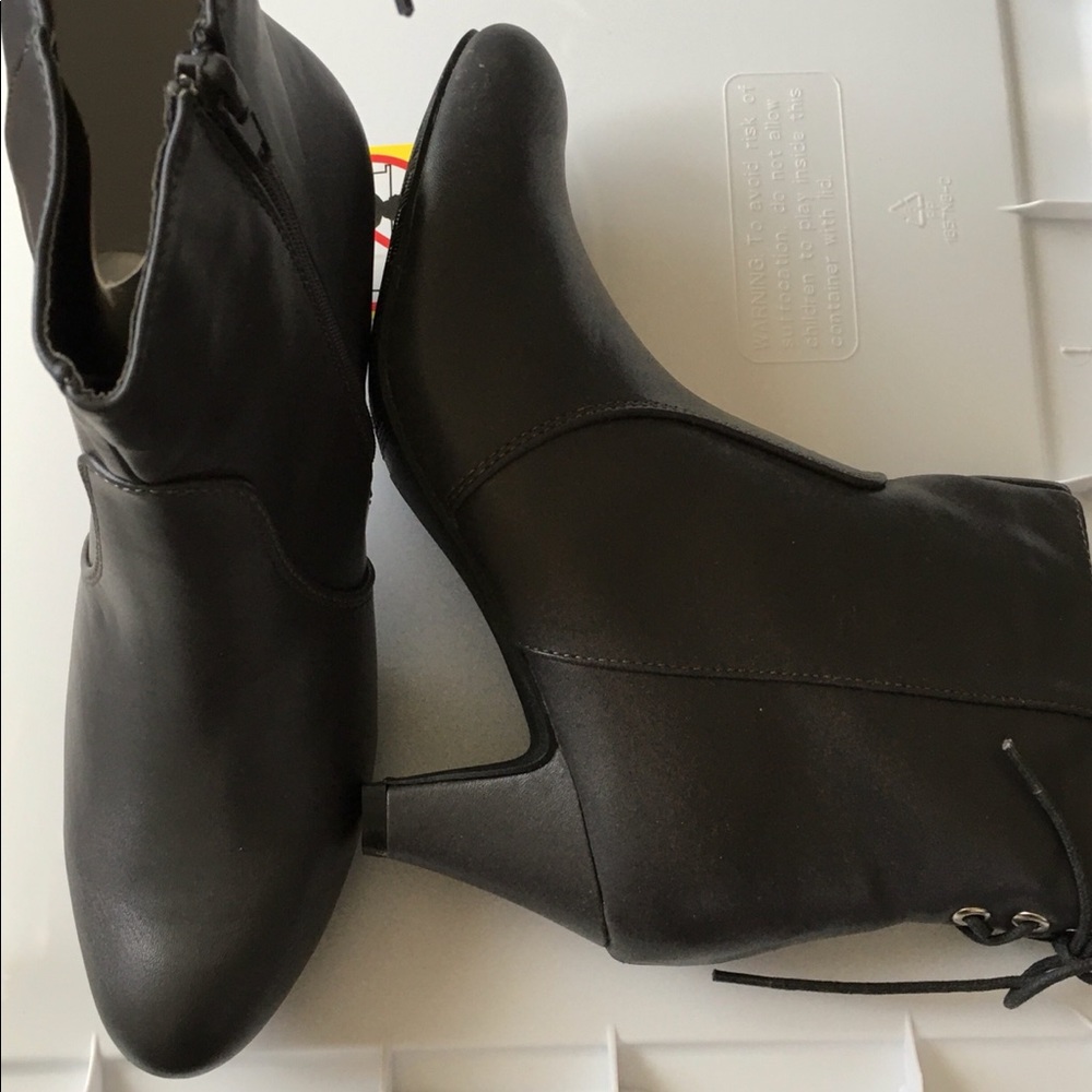 Chantel Gray Dress Boot, Size 9
